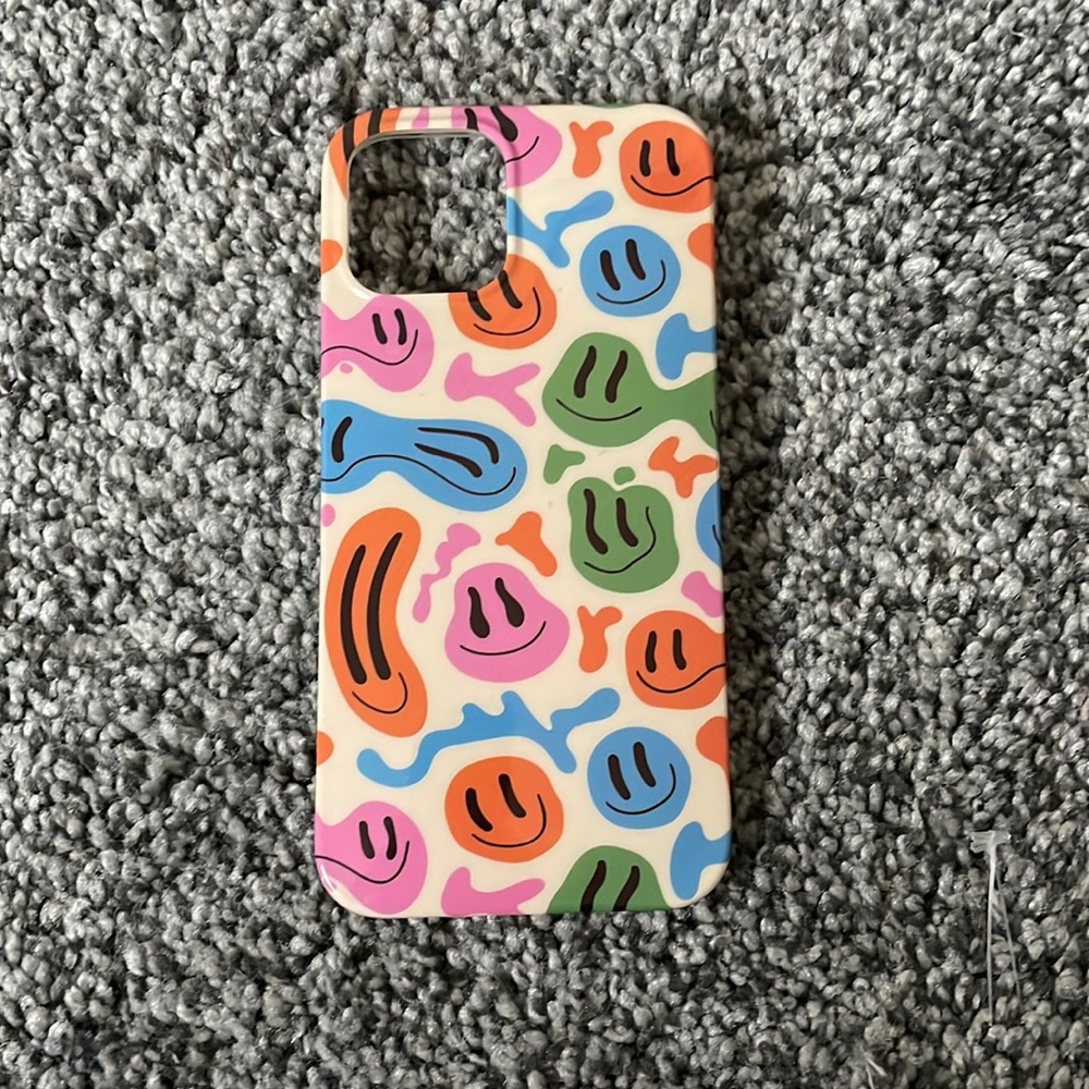 iPhone 12 Pro smiley phone case